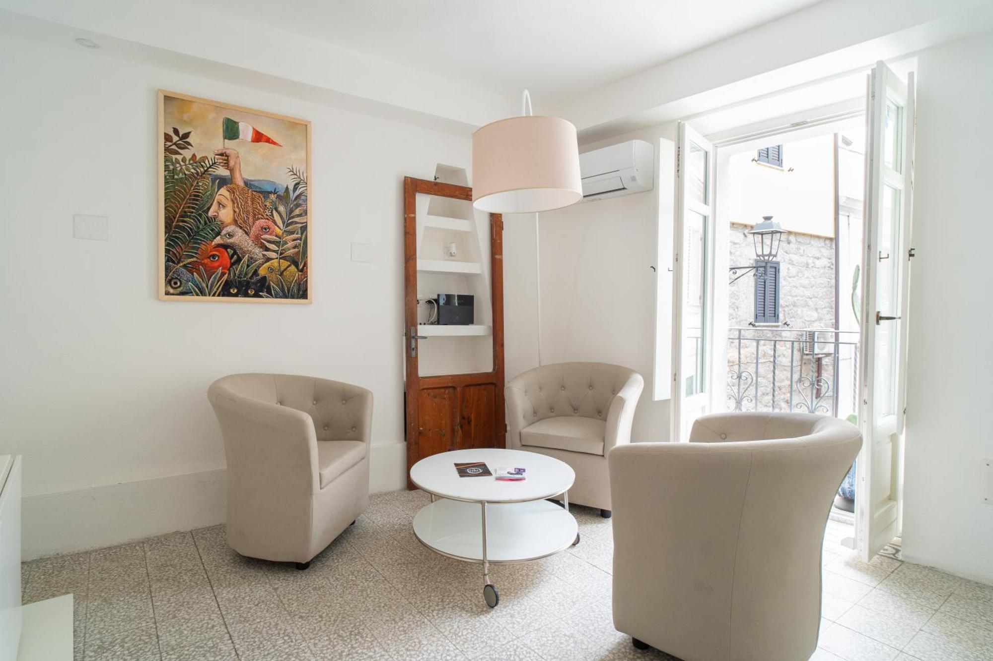 Palazzo Iolei - Zia Lidia Apartment ออลเบีย ภายนอก รูปภาพ